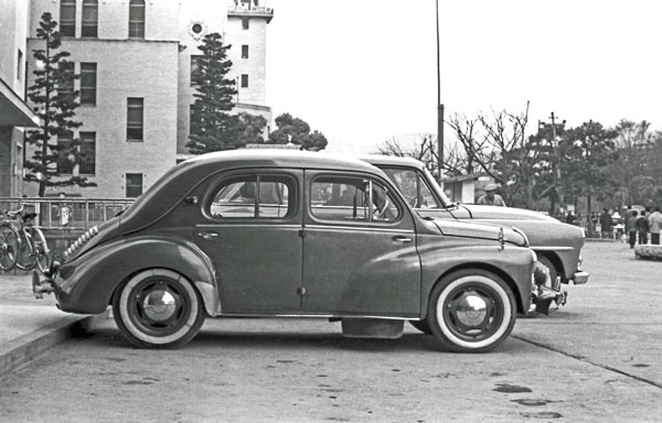 Hino renault 4cv